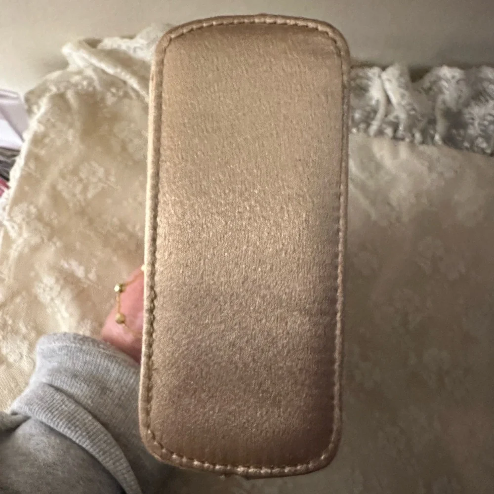 N/A elegant gold